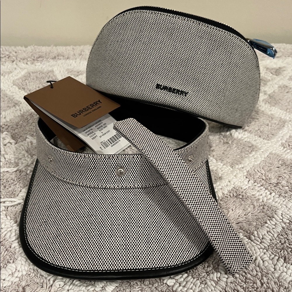 Burberry Monochrome Visor Set